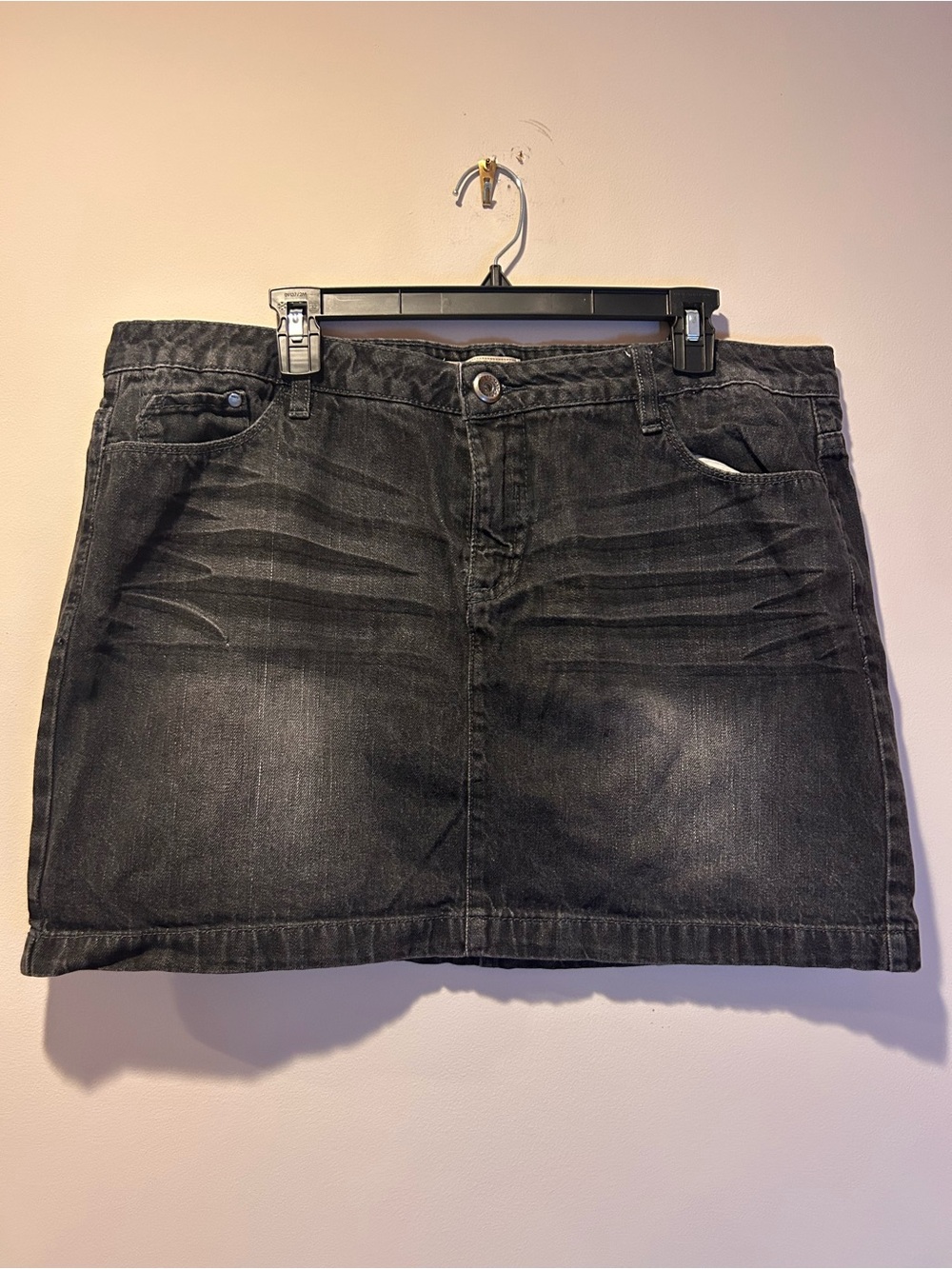 Women’s Route 66 Black Denim Mini Skirt Distressed Feather washed Size 16 Cotton